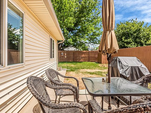 4th image of 252 W Gloucester Cir