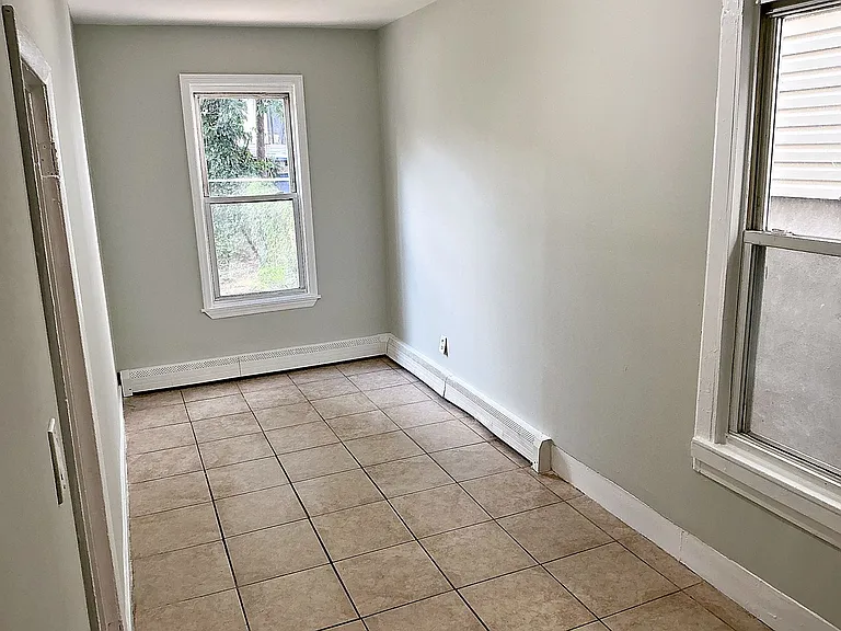 546 Livingston St — Photo 10