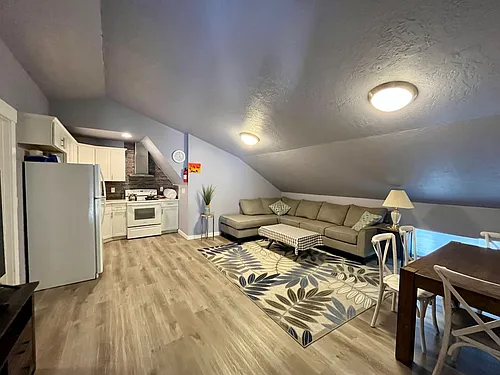2716 Syringa Ln Photo 1