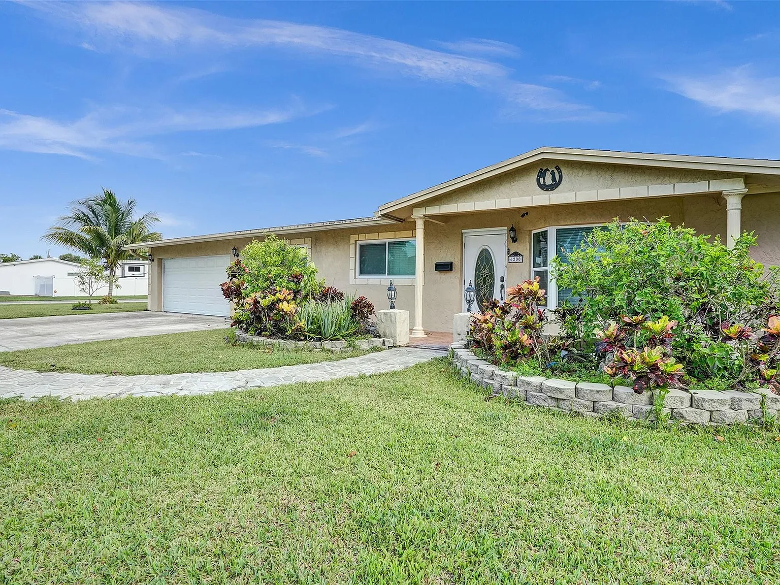 4 bed, 2.0 bath, 1600 sqft, $3,500 — Photo 4