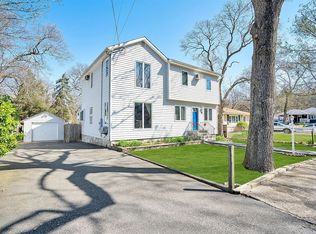 8 Nina Pl, Farmingville, NY 11738