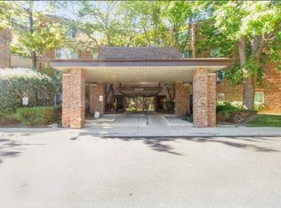 1500 Robin Cir APT 104, Hoffman Estates, IL 60169