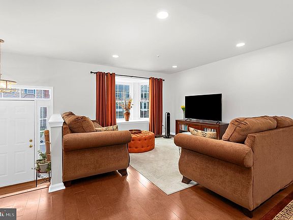 4th image of 9534 Georgian Way