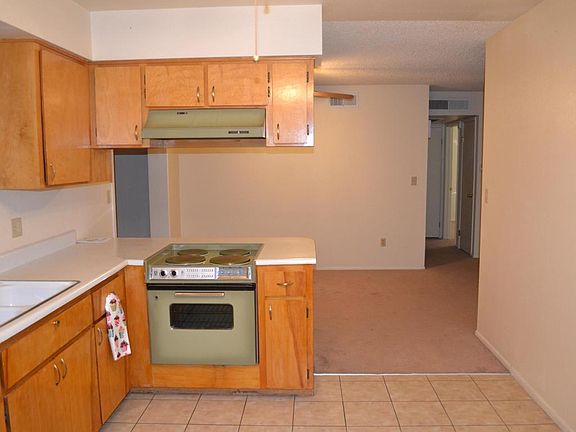 5th image of 1076 S Lawther Dr