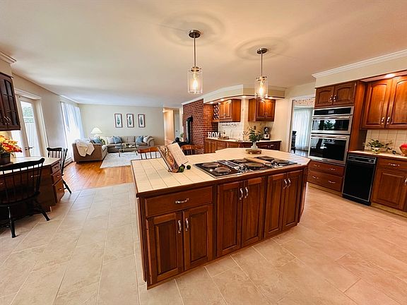 5th image of 1107 Jackson Rd