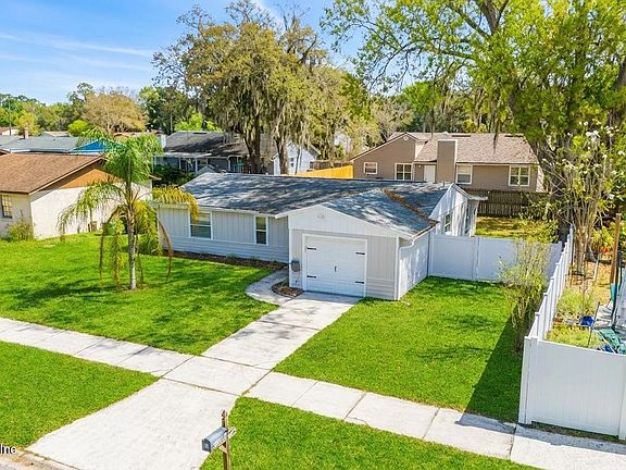 2nd image of 11515 PINE FOREST Court