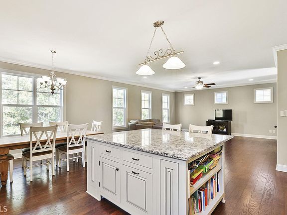 3rd image of 710 Gittings Ave
