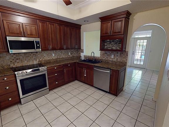 4th image of 454 Date Palm Ct NE