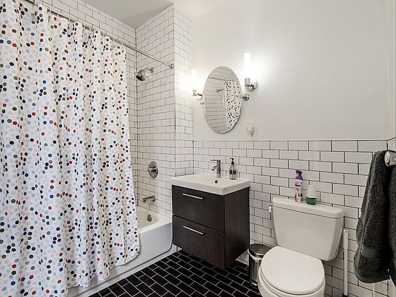 3rd image of 241 E 73rd St APT 1-C