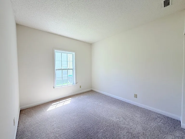 2946 Heirloom Ln — Photo 17