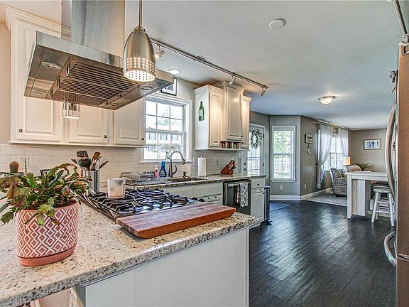 5th image of 3203 Applewood Ct
