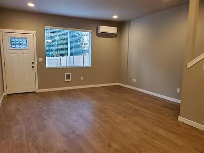 1129 Willow St SE #A — Photo 5