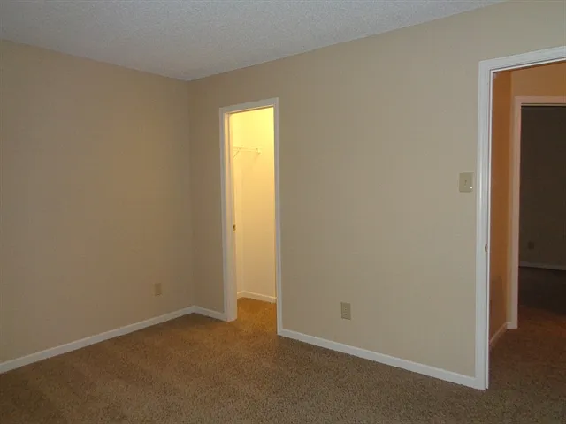 2136 Olympia Dr — Photo 13