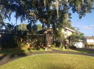 19 Lakeshore Dr, Yalaha, FL 34797