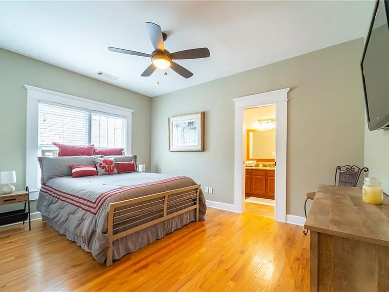 781 Greenwood Ave NE — Photo 43