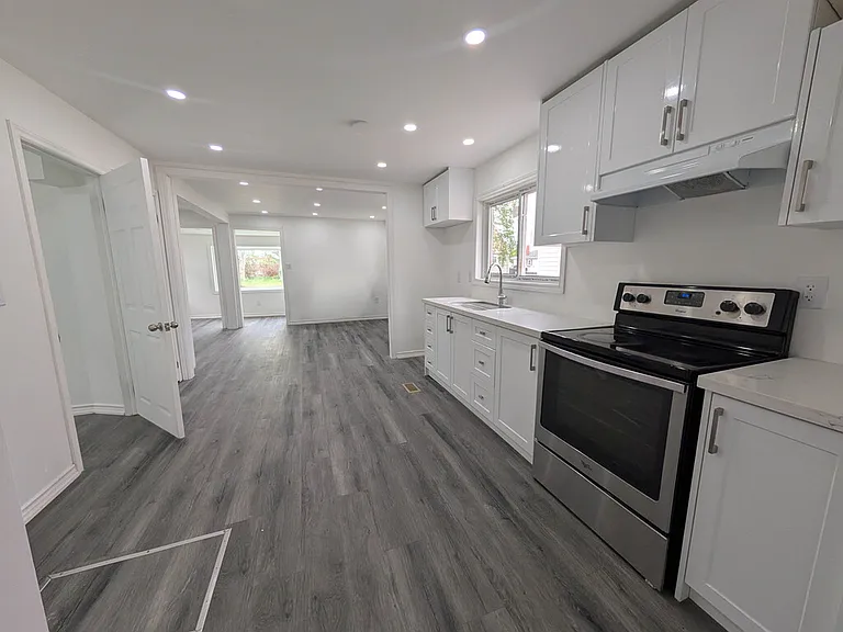 168 Borden Ave — Photo 15