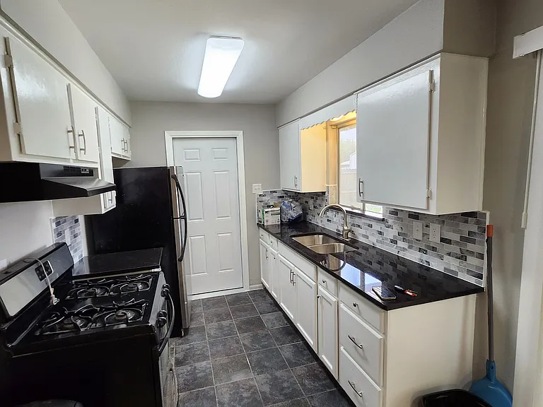 6306 Erskine Dr — Photo 4