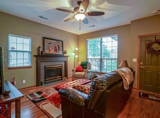 2016 N Pointe Dr, Manhattan, KS 66502