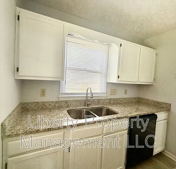 1222 Skyline Dr — Photo 8