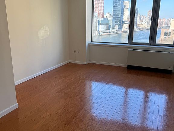 4th image of 455 Main St APT 15E