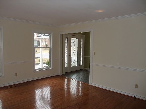 3rd image of 213 Holly Cove Ln