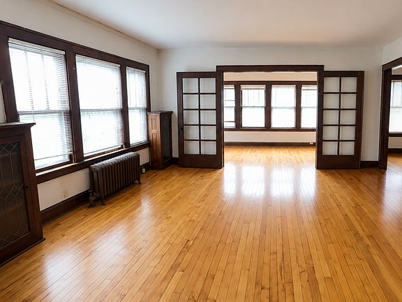 3rd image of 1025-1027 Jenifer St #2W