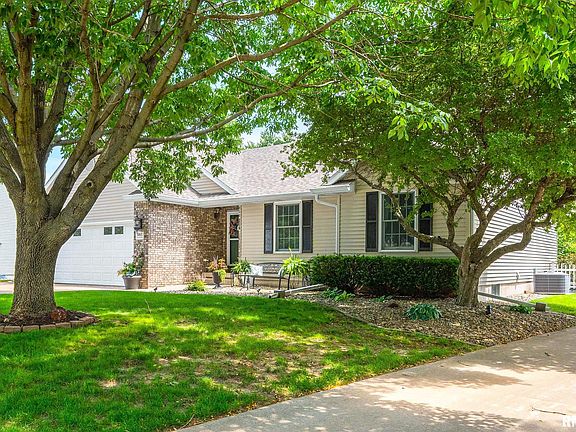 3rd image of 3063 Winchester Cir