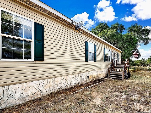 5th image of 122 HICKORY CIR