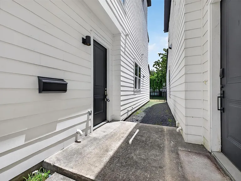 3229 Real St #B — Photo 12
