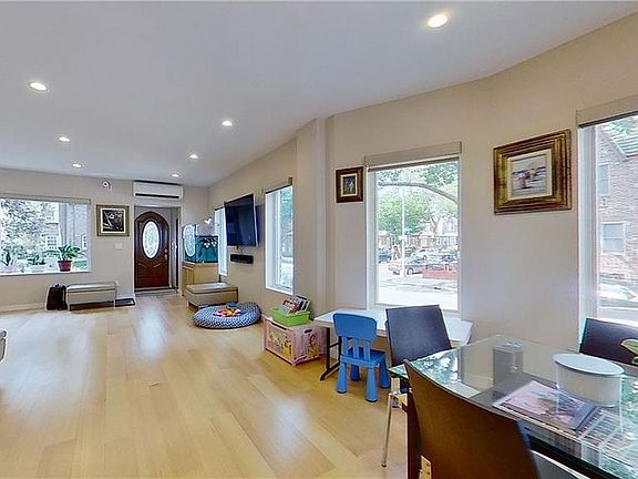 5th image of 3624 Avenue