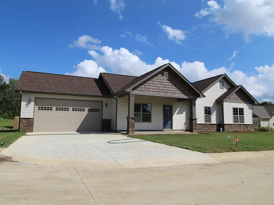 202 Deerfield Ct