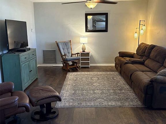 2nd image of 302 Swallow Ave