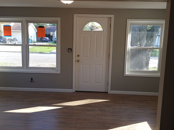 4th image of 6 Hanson Dr