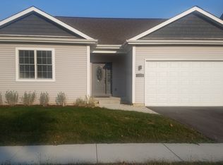 1401 Sandpiper Ln, Woodstock, IL 60098