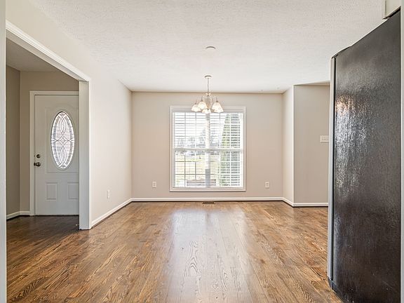 3rd image of 2414 Cason Ln