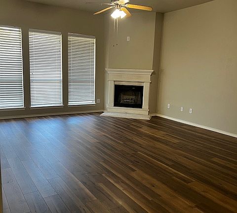 3rd image of 701 Branchwood Dr