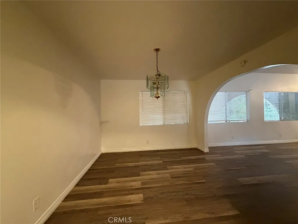 4 bed, 2.5 bath, 2777 sqft, $3,200 — Photo 2