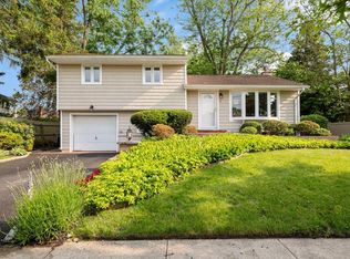 7 Knoll Ln, Jericho, NY 11753