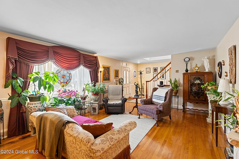 5th image of 34 Lindbergh Avenue