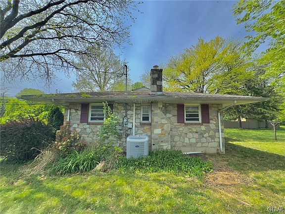 3rd image of 831 Johnston Dr