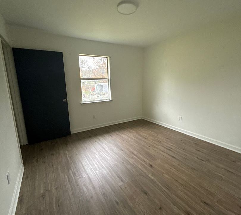 1st image of 7437 Private Ln #8