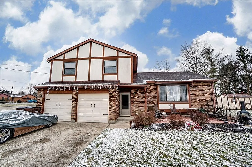 8329 Meadowlark Dr photo 1