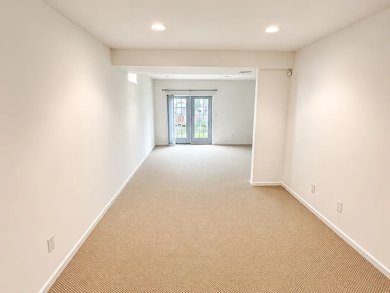 131 Claude Ct SE — Photo 4