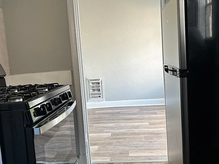 403 W Hollywood Ave #3 — Photo 11