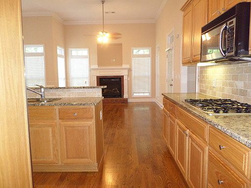 4th image of 221 English Oaks Ln