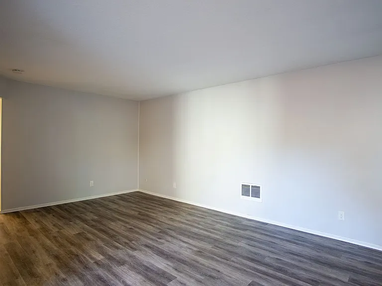 Off SE Belmont: Mid-Century 2Bdr w/Patio & Parking! — Photo 6
