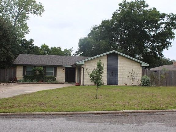 2nd image of 2721 Tanglewood Dr