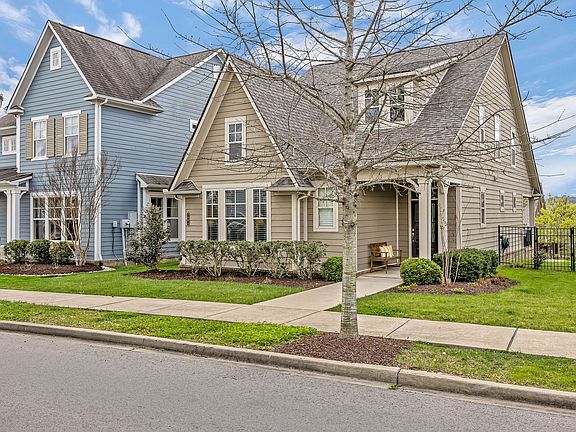 3rd image of 2884 Americus Dr