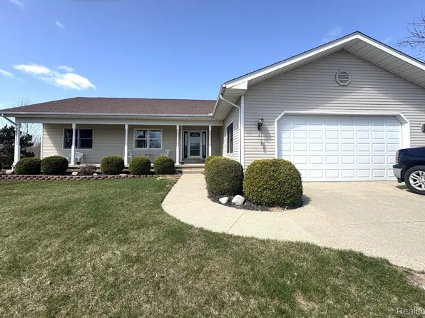 7681 Fieldcrest Dr, Almont, MI 48003