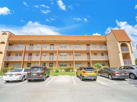 3rd image of 9010 Sunrise Lakes Boulevard #211